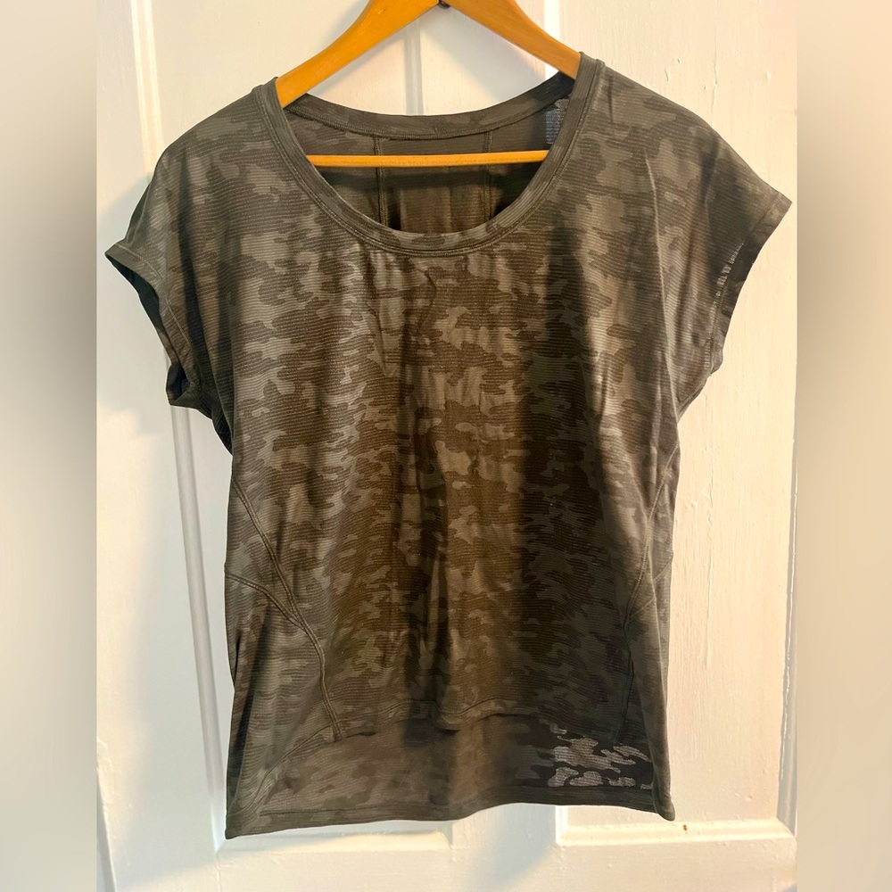 Lululemon mesh camo T